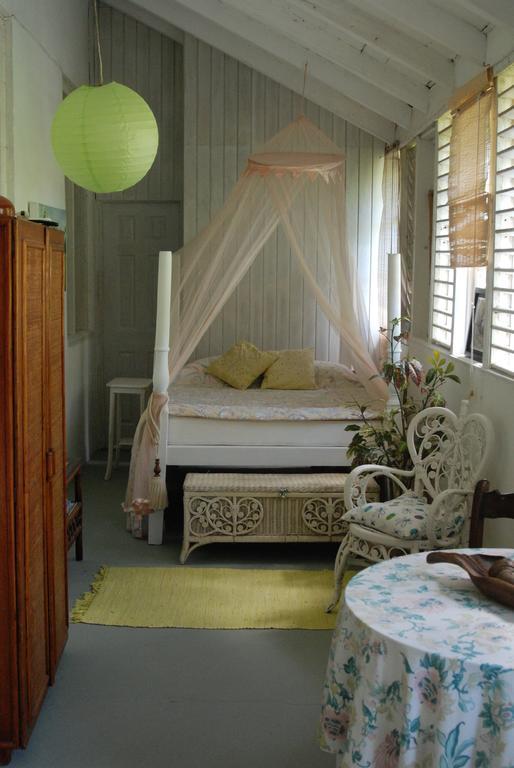 Charming Old World Apartment ブリッジタウン エクステリア 写真