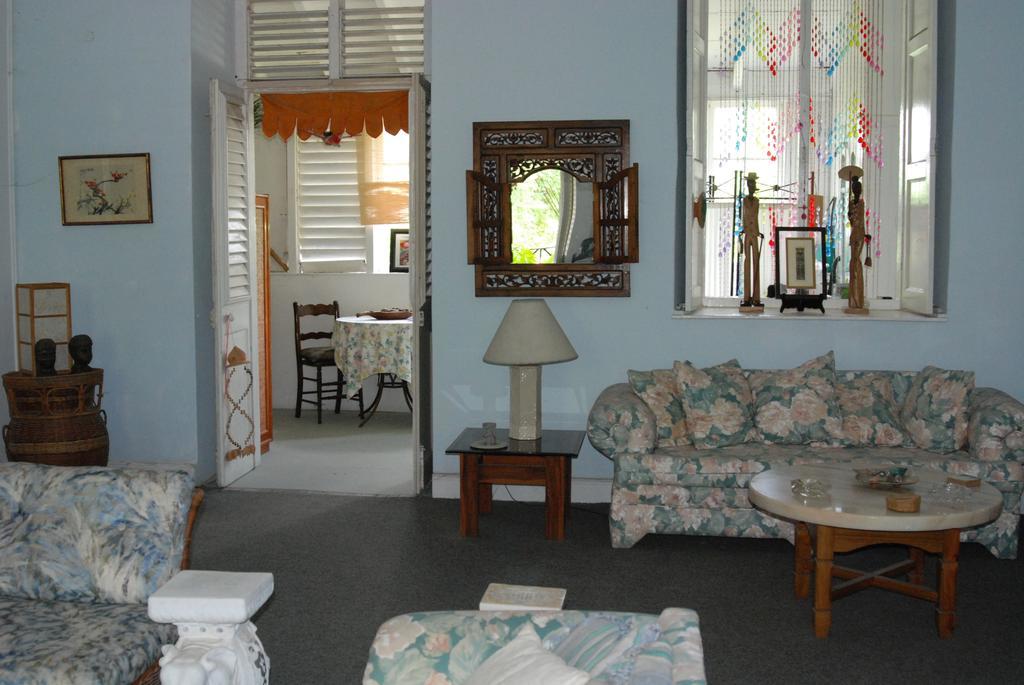 Charming Old World Apartment ブリッジタウン エクステリア 写真